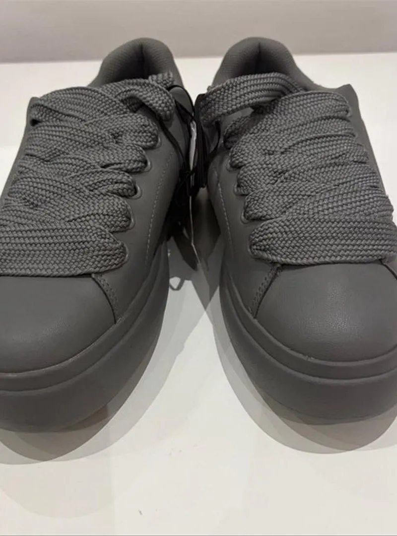 Bershka originales t41 bon état