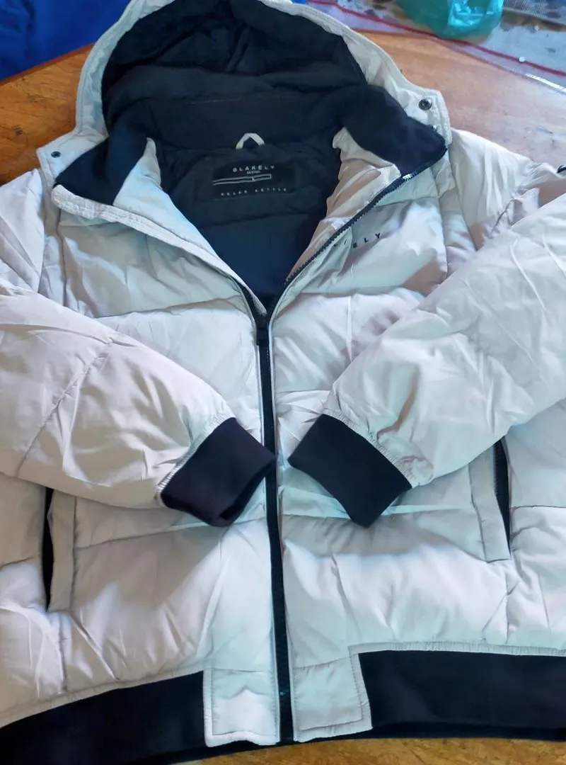 Vends Veste Originale Taille L, encore neuve