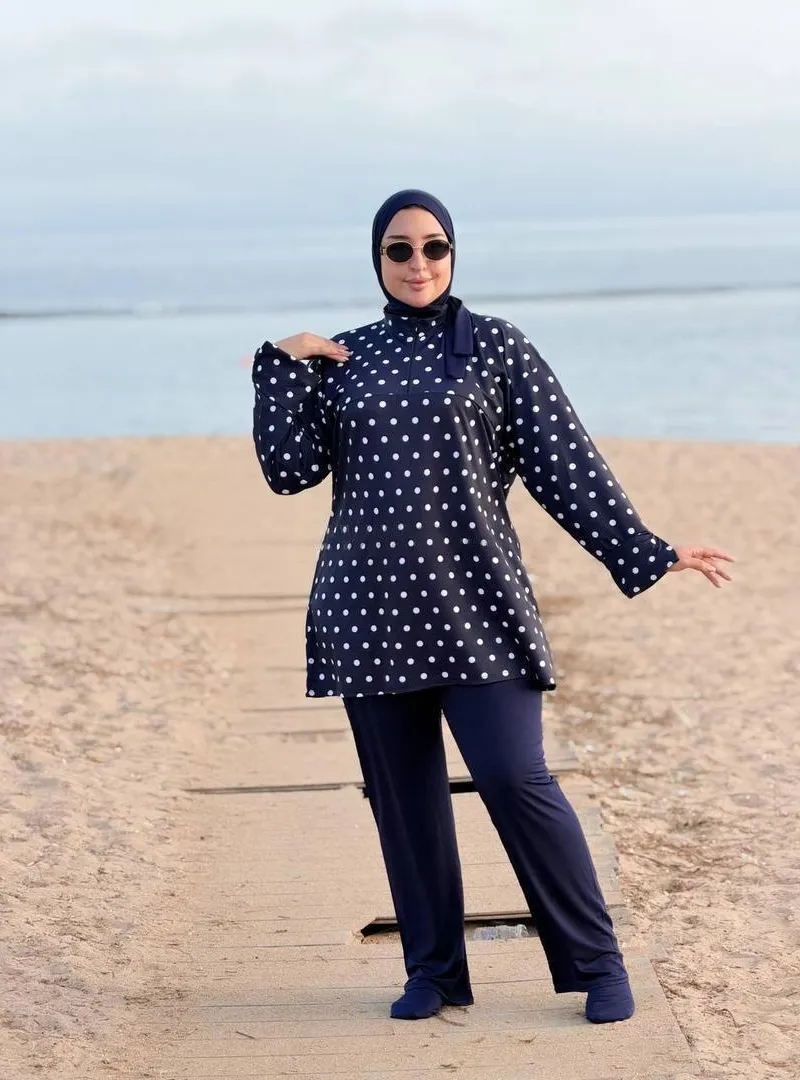 Vêtements neufs aux couleurs vives
