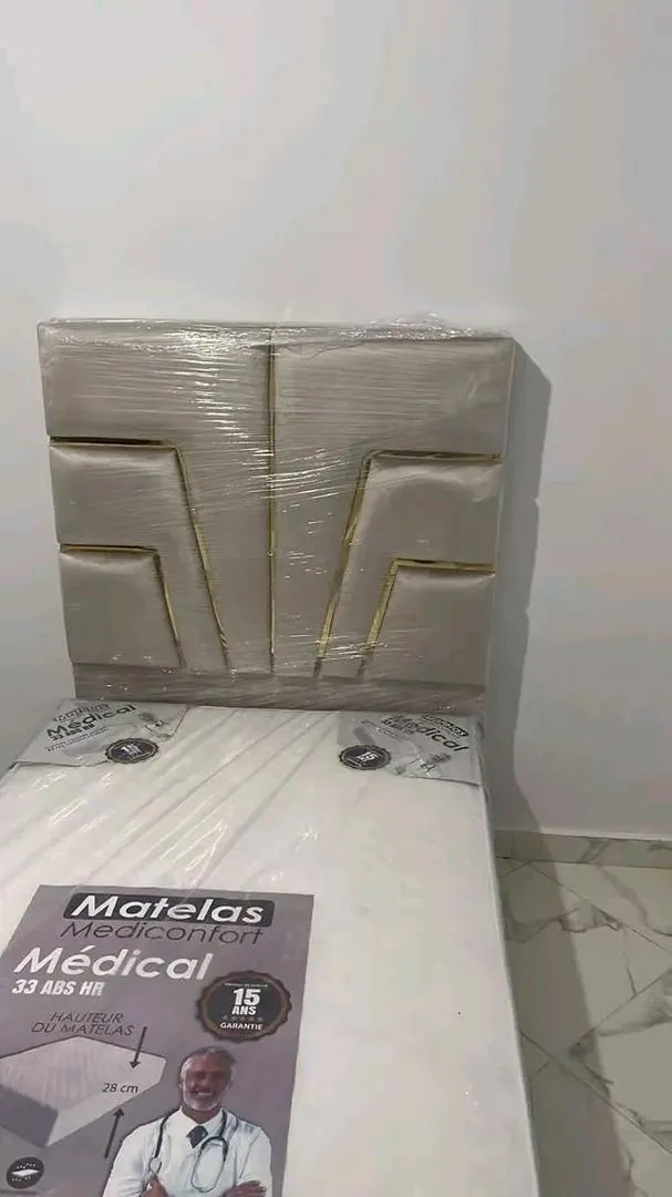 Vente cadre de lit plus matelas