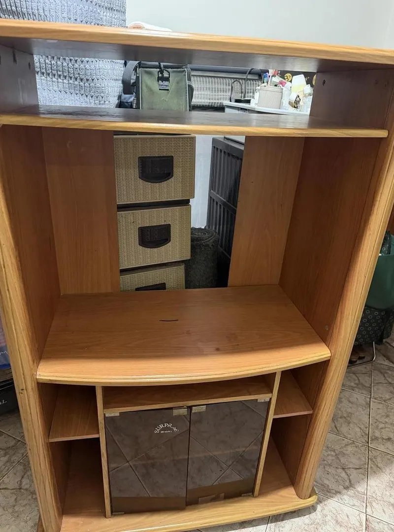 Vitrine et table à vendre