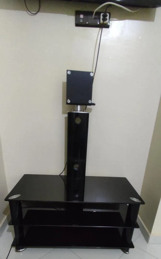 Table pour télévision en verre