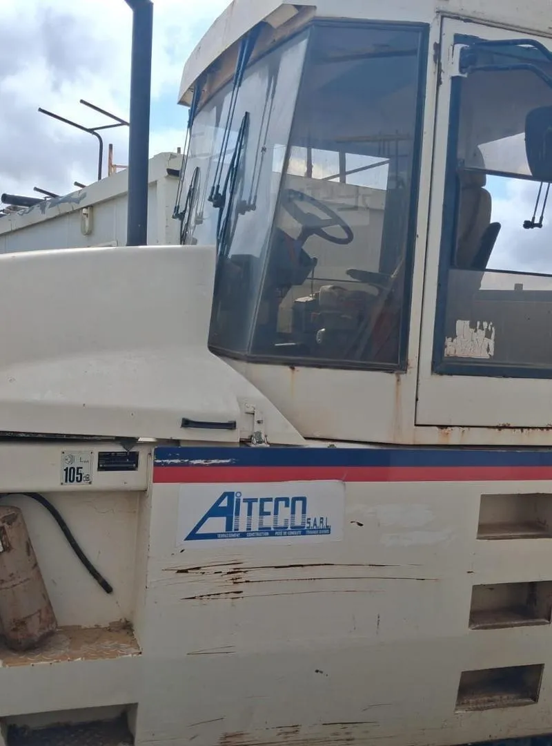 Compacteur pneu 2002 dédouané 2020