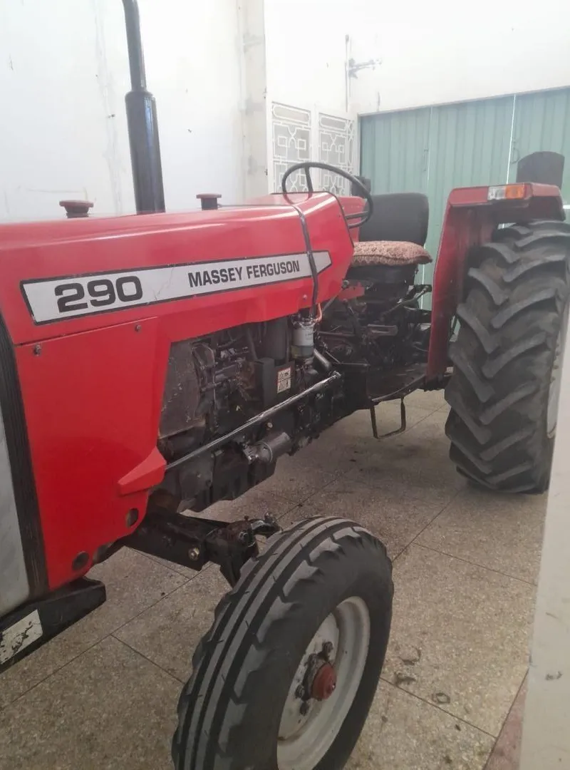Tracteur 290 avec ses équipements