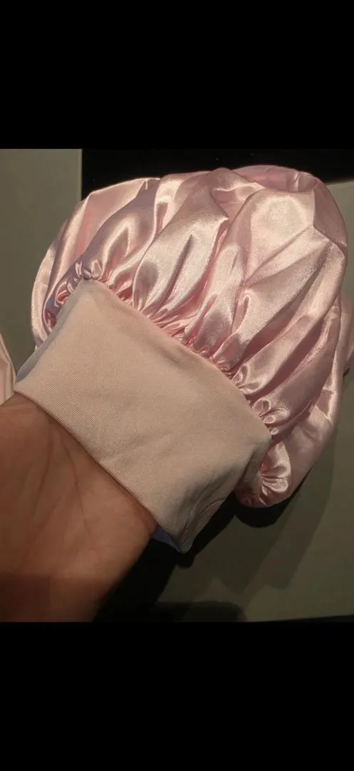 BONNET EN SATIN NEUF À NOUER