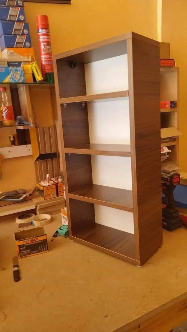 Bibliothèque moderne pour les amateurs de décoration intérieure