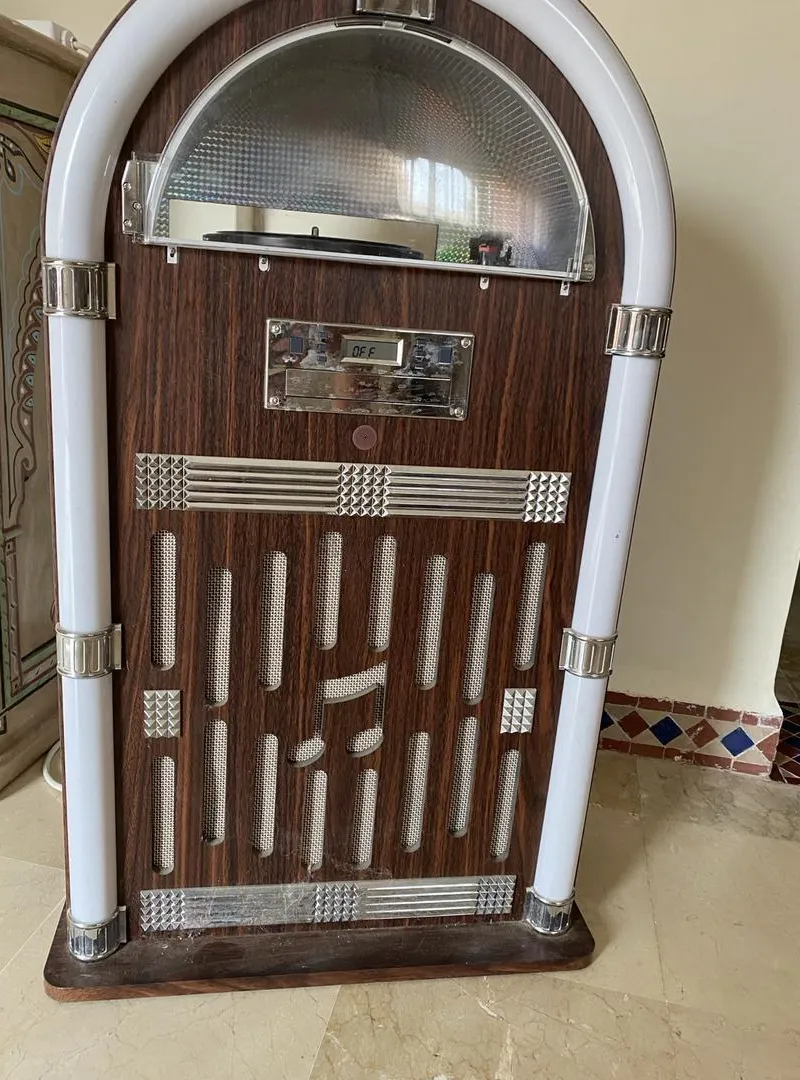 Grand jukebox rétro, CD, radio, tourne-disque