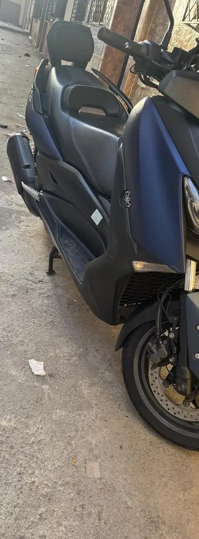 Xmax 300 modèle 2019 douane 2023