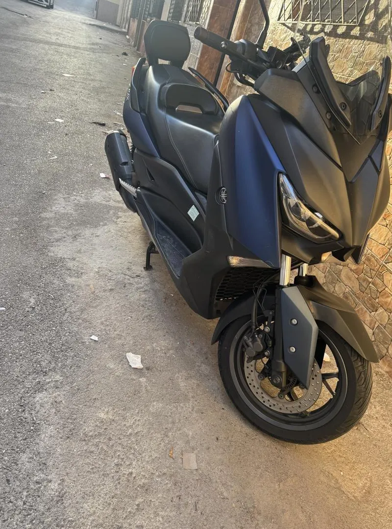 Xmax 300 modèle 2019 douane 2023