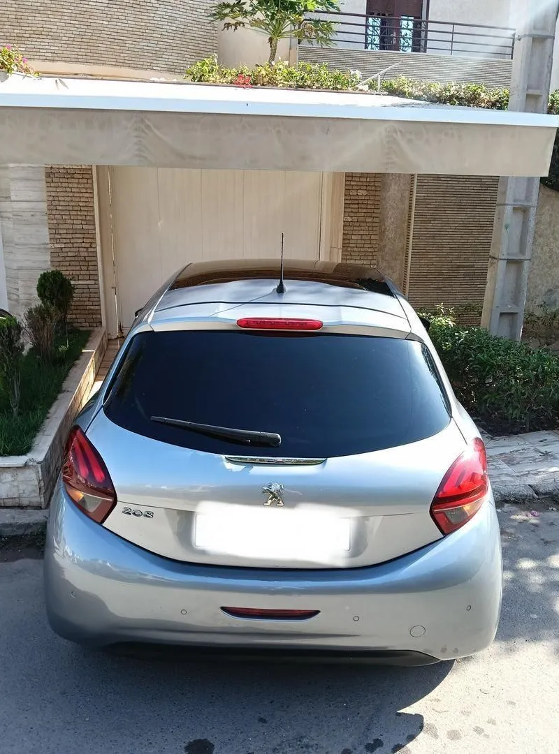 Peugeot 208 TOI panoramique