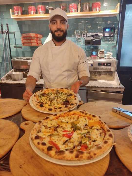 Chef de partie polyvalent , pizzaiollo napolitain