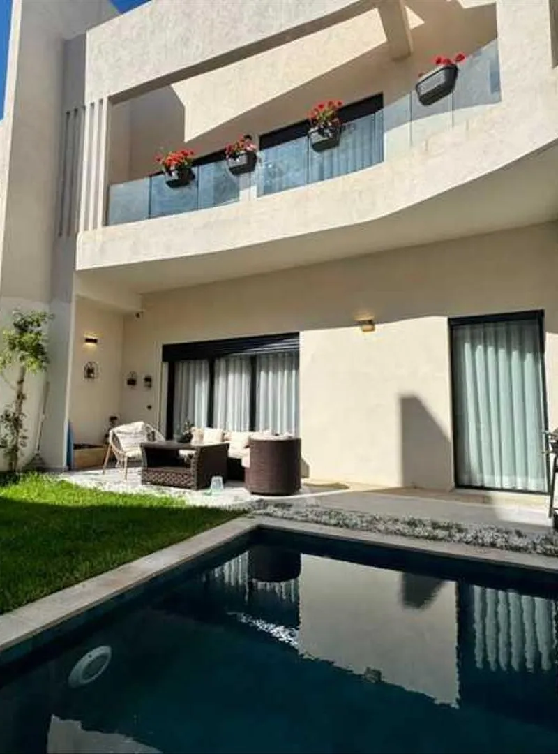 193182-Villa à louer à 26000DH à Ain Diab Extension