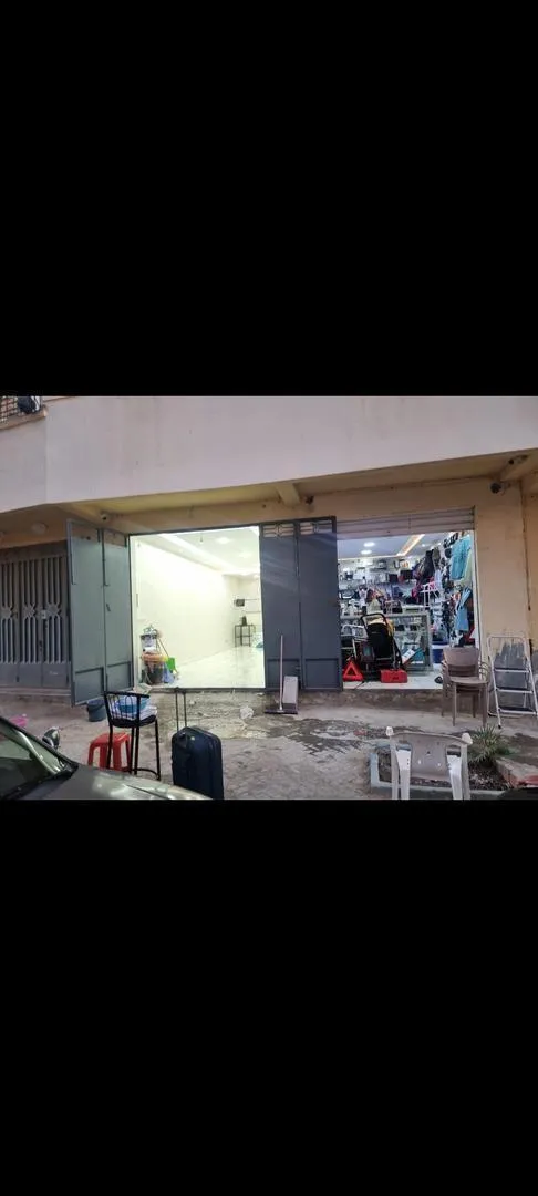 2 locaux commerciaux à vendre