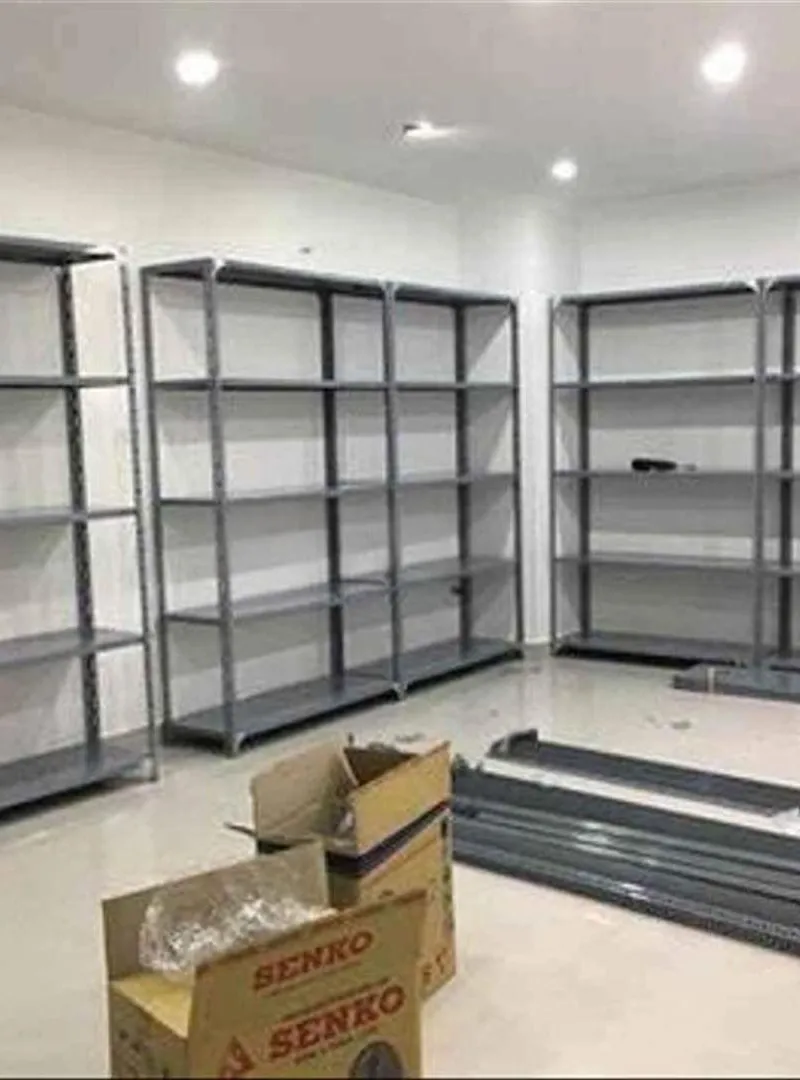 Rayonnage métallique pour magasin et réserve