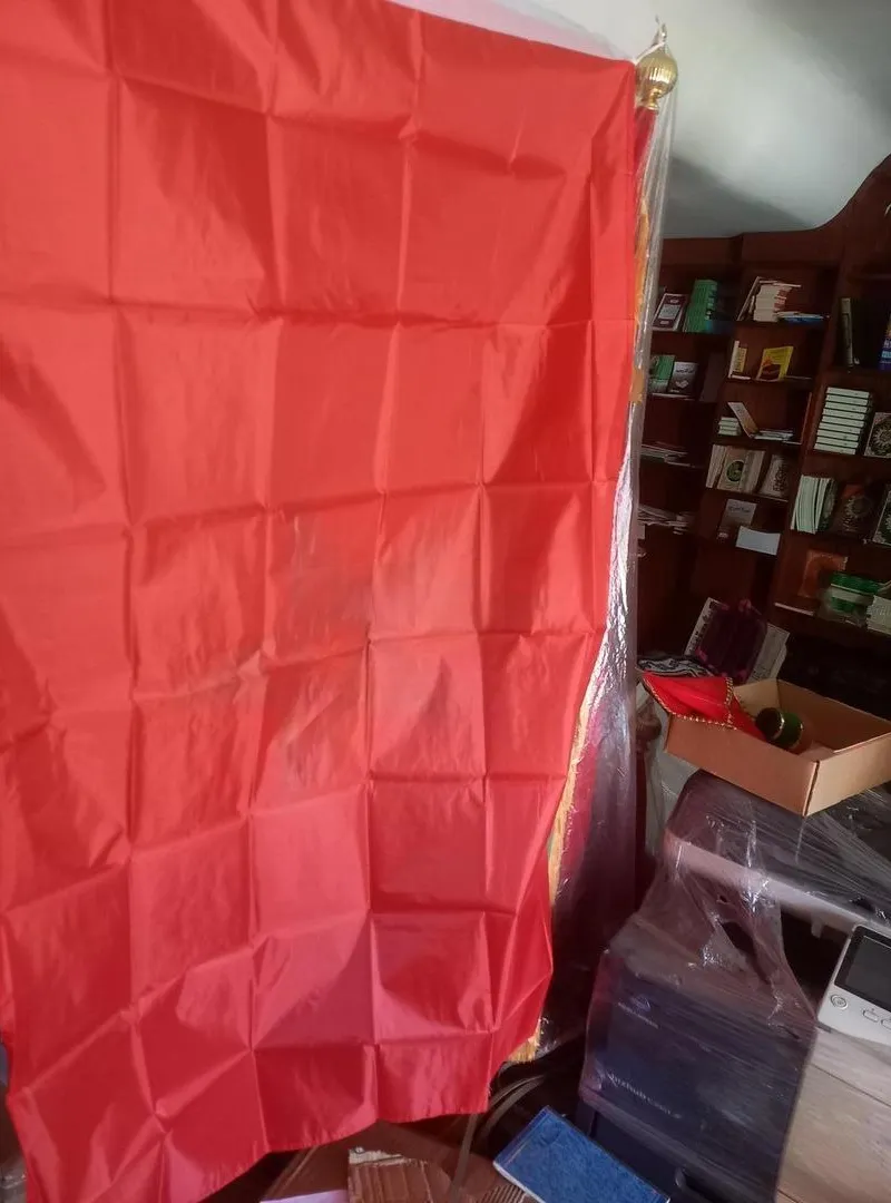 Drapeaux nationaux en gros, petite et grande taille