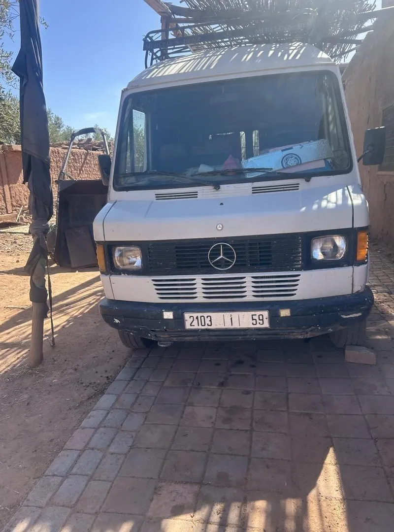 Mercedes Benz 207D