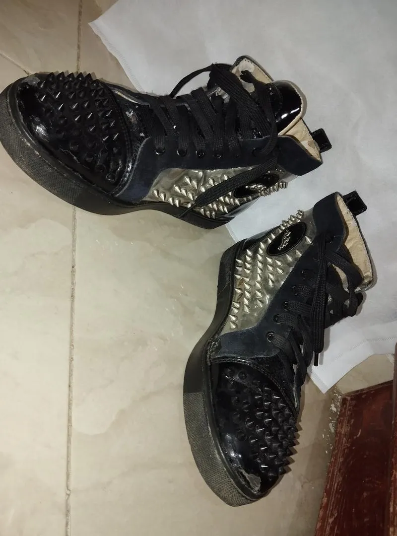 Chaussure modèle Louboutin clous taille 41 style chic