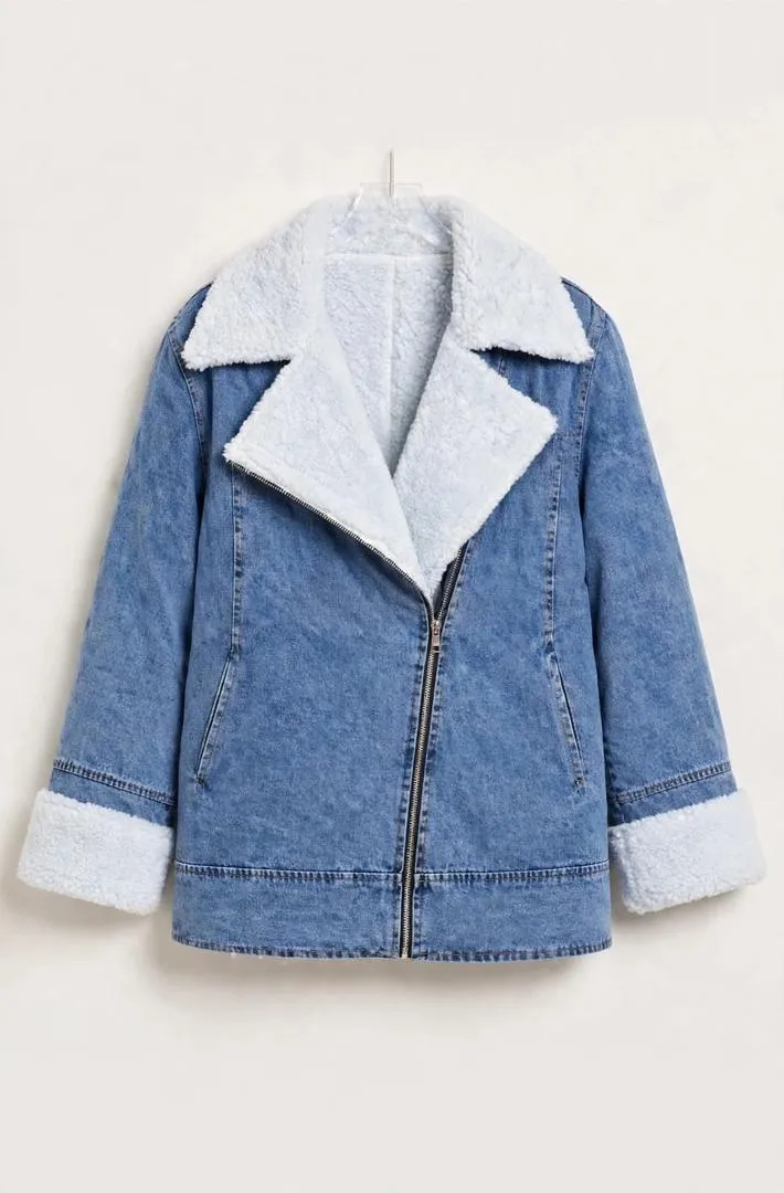 Veste en jean avec fourrure blanche