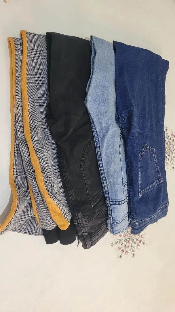 4 pantalons pour enfants de 6 à 8 ans