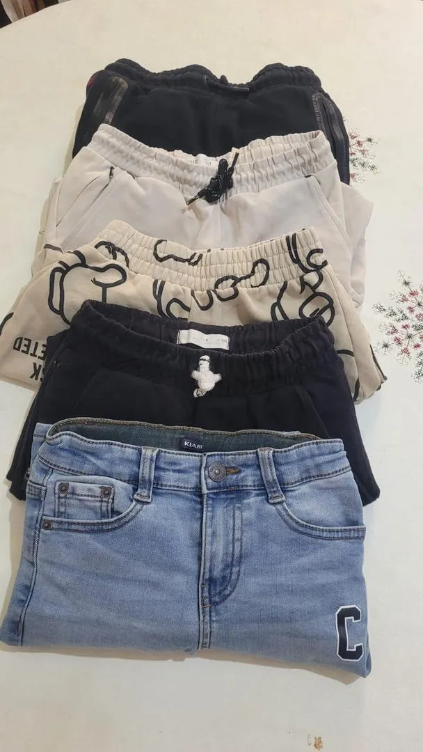 4 pantalons pour enfants de 6 à 8 ans