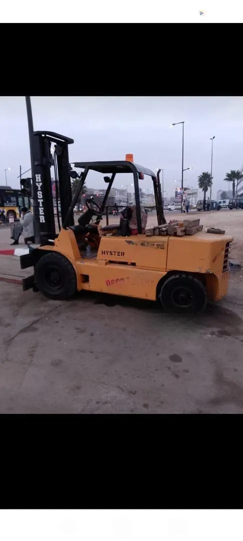À vendre Clark 4 tonnes marque Hyster