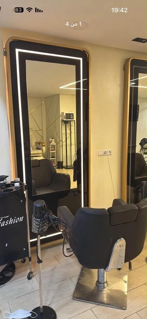 2 miroirs avec LED pour salon de coiffure