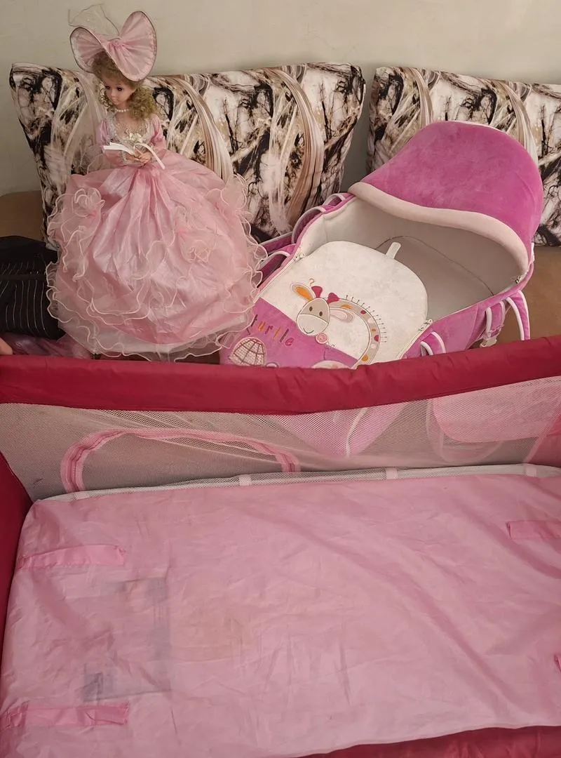 Ensemble bébé rose complet : lit parapluie, couffin et matelas