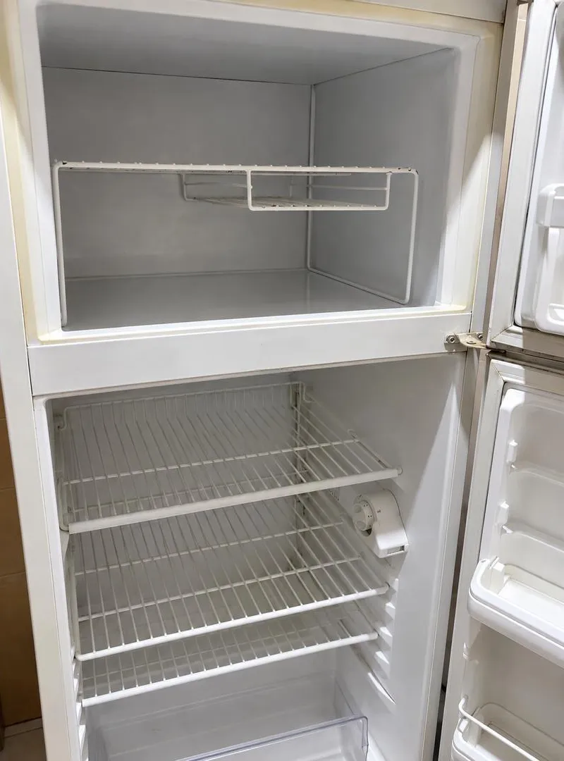 Grand réfrigérateur à vendre