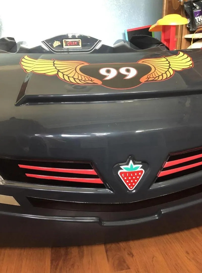 Lit voiture CILEK avec télécommande et matelas