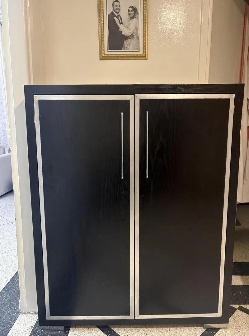 placard en bois à vendre en bon état