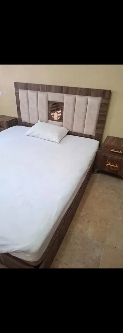 Chambre à coucher complète à vendre, bon état et design élégant