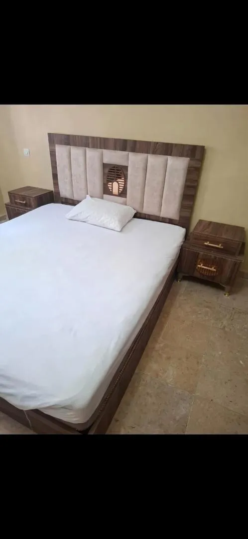 Chambre à coucher complète à vendre, bon état et design élégant