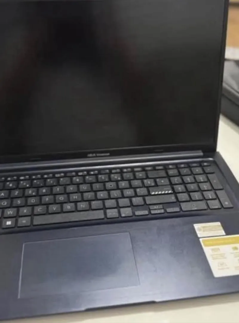 Asus vivobook 17 core i5 15 intel iris graphics