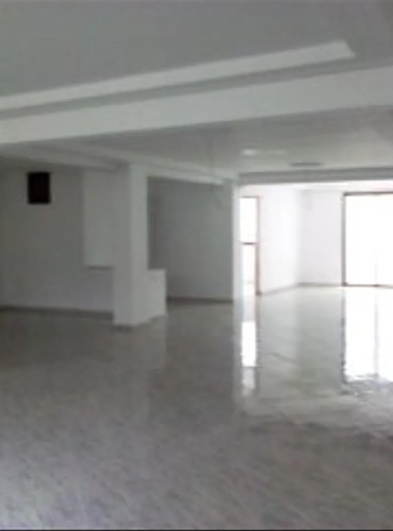 LOCAL 600 M² USAGE PRO LA COLLINE 8000 DH