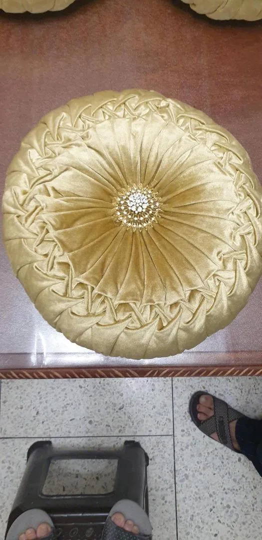 Coussin doré pour la décoration