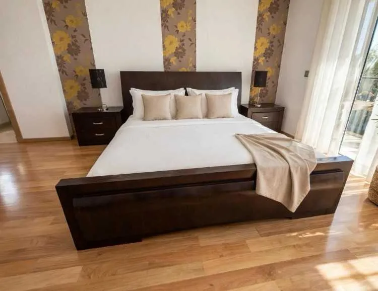 Chambre à coucher complète en bois noble + matelas