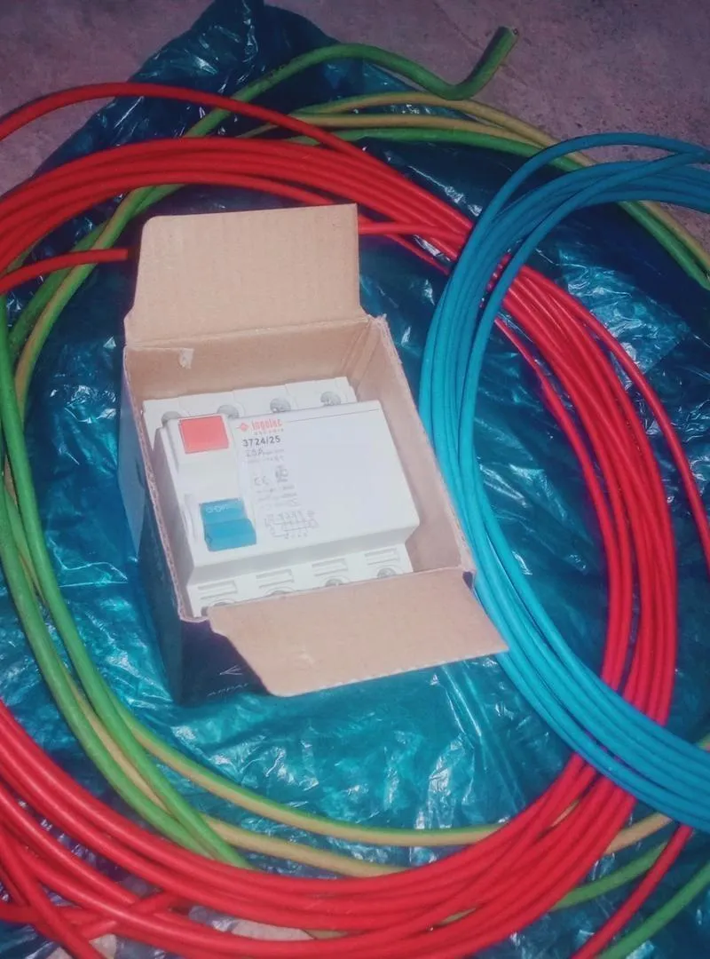 Disjoncteur 4 pôles 20 Amp 6 et 10 Amp 10