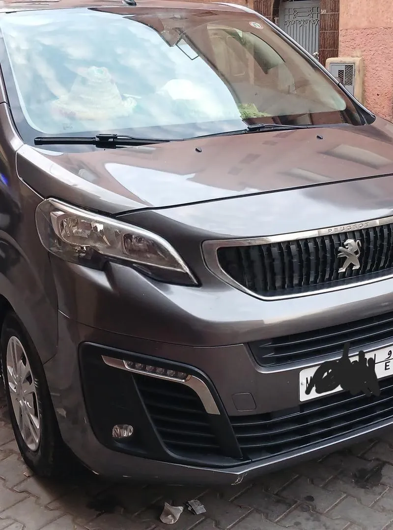 Peugeot traveller 9 places..