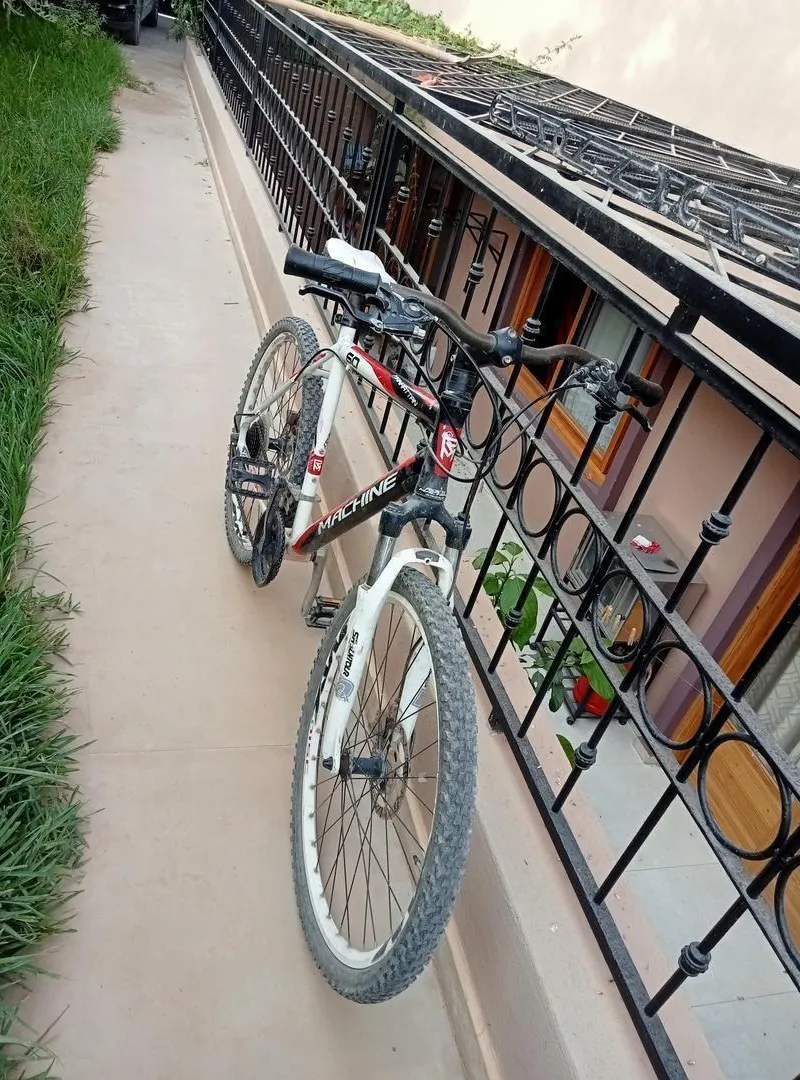 Vélo Rock Machine en aluminium importé