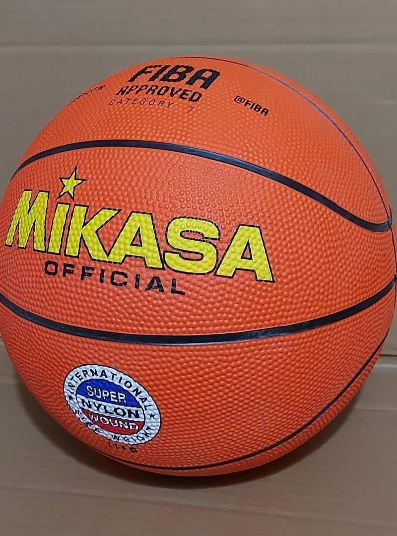 Ballon de basketball Mikasa FIBA