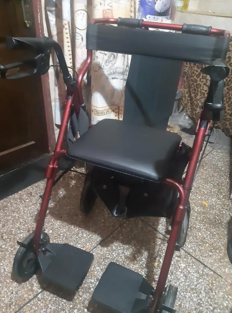 Fauteuil roulant / Déambulateur médical 1000 DH - Sbata