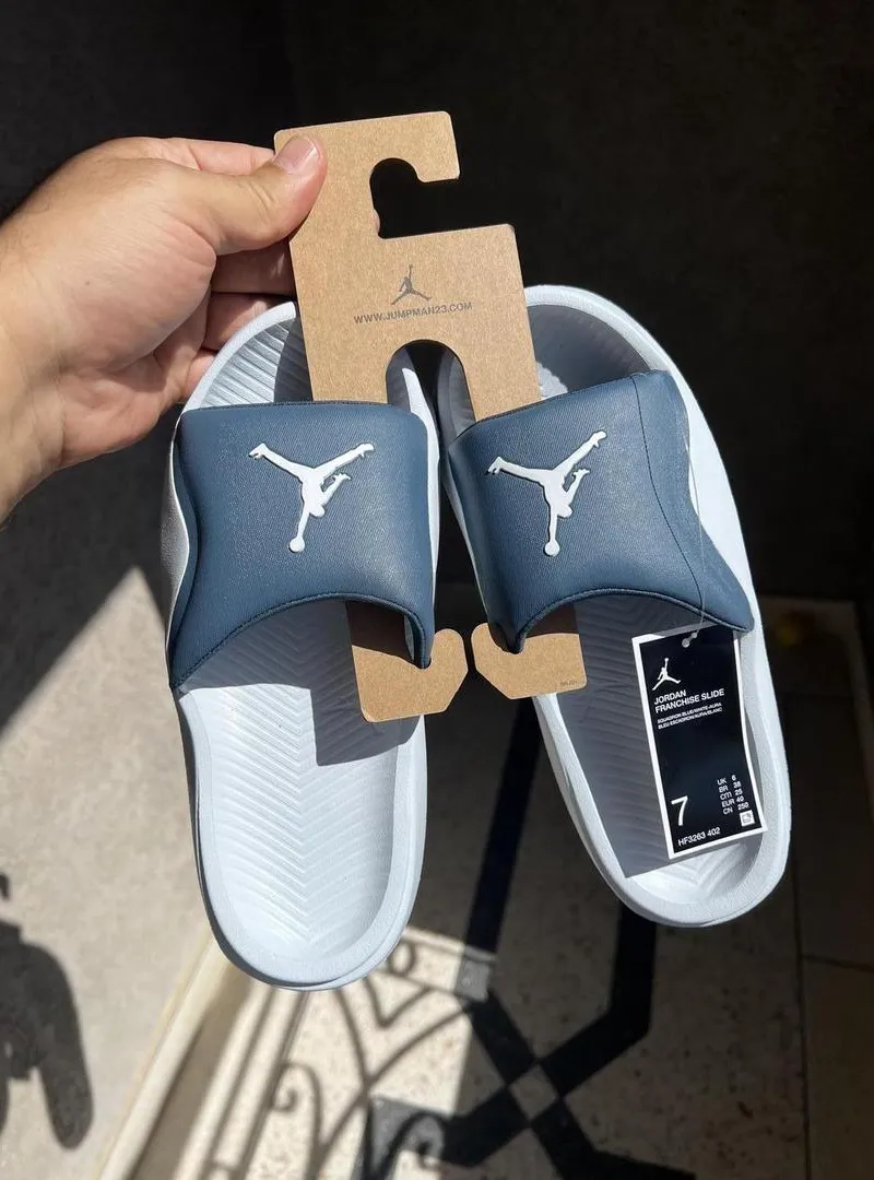 Sandale Jordan 40 mais convient pour un 38 💯Original importé