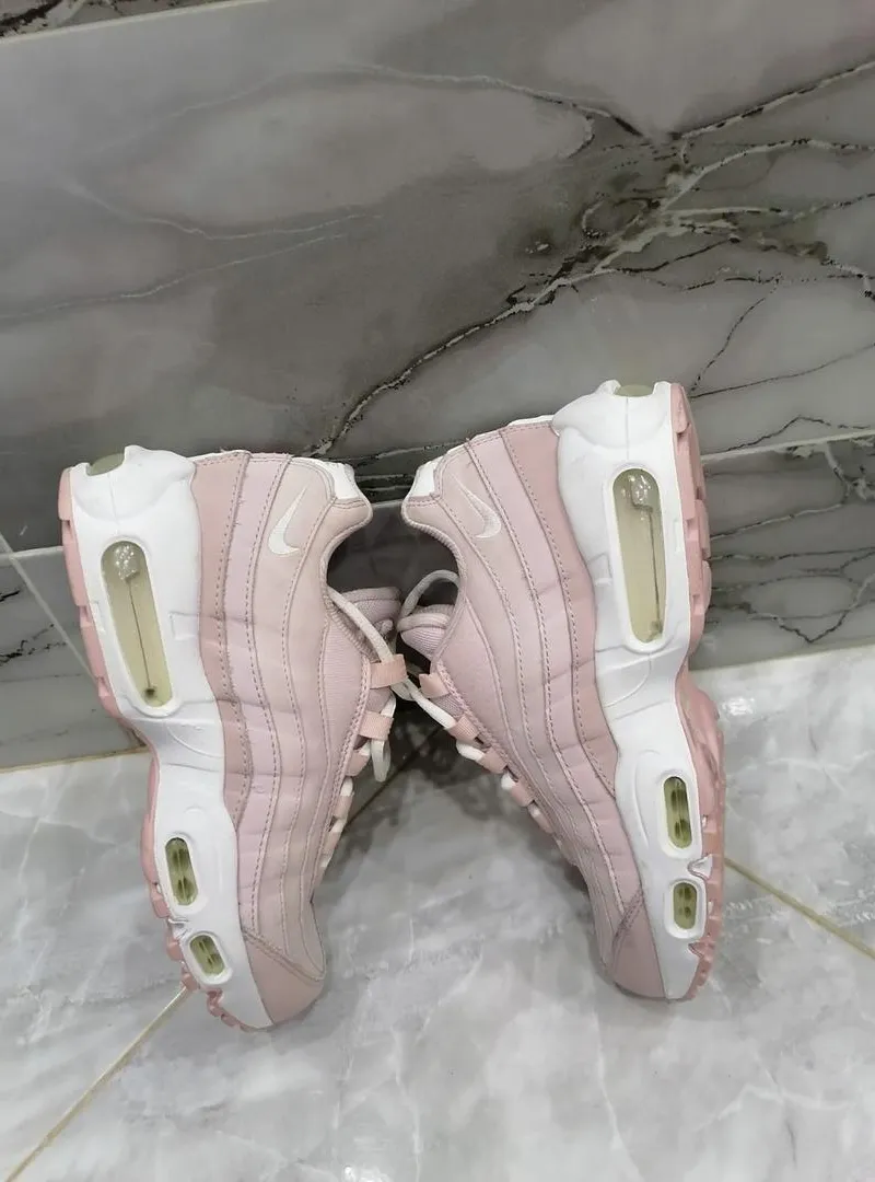 Nike Air Max 95  /  pointure 38