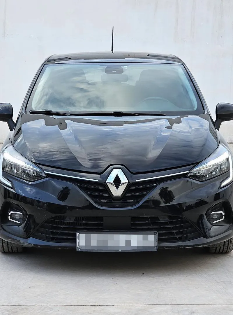 Renault Clio 5 modèle 2023 km 100 000