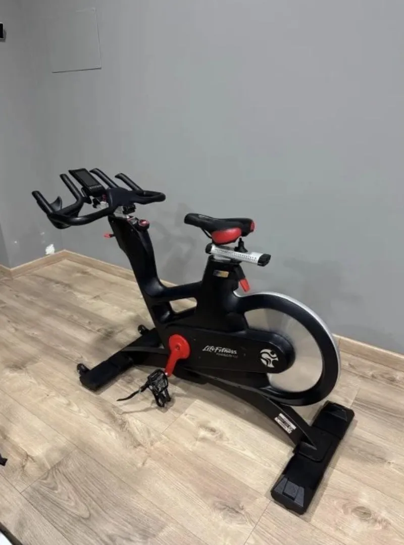 Vélo spinning Life Fitness IC7 à vendre
