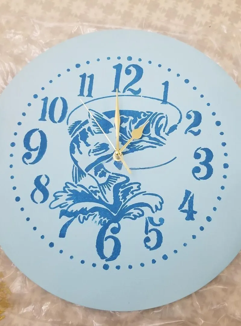 Décoration maison ou restaurant avec montre murale