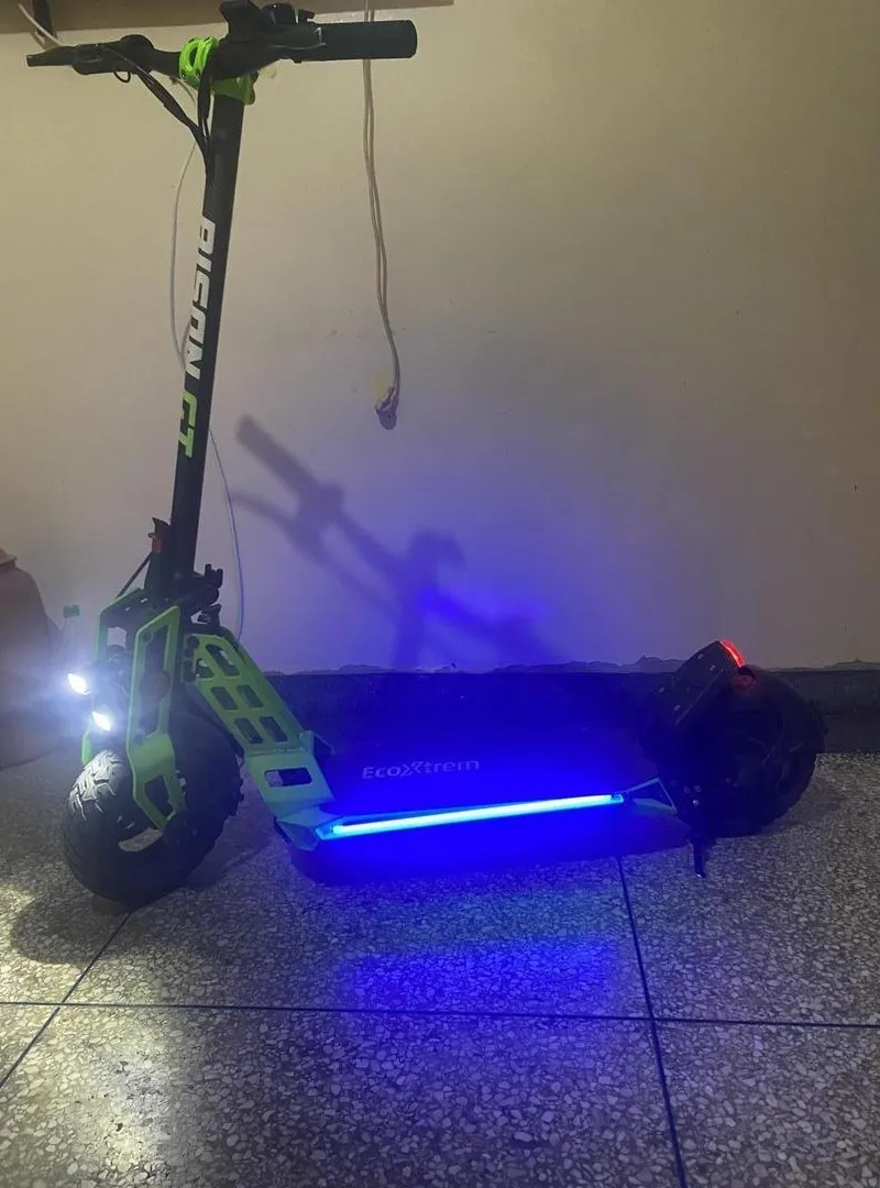Vélo électrique au design élégant, sûr et adapté