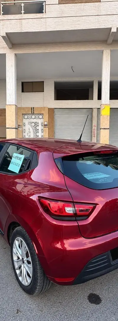 Clio 4 à vendre (par une fille)