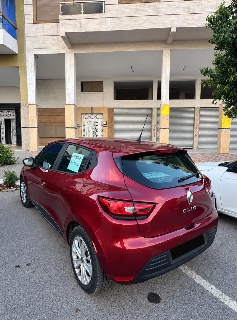 Clio 4 à vendre (par une fille)