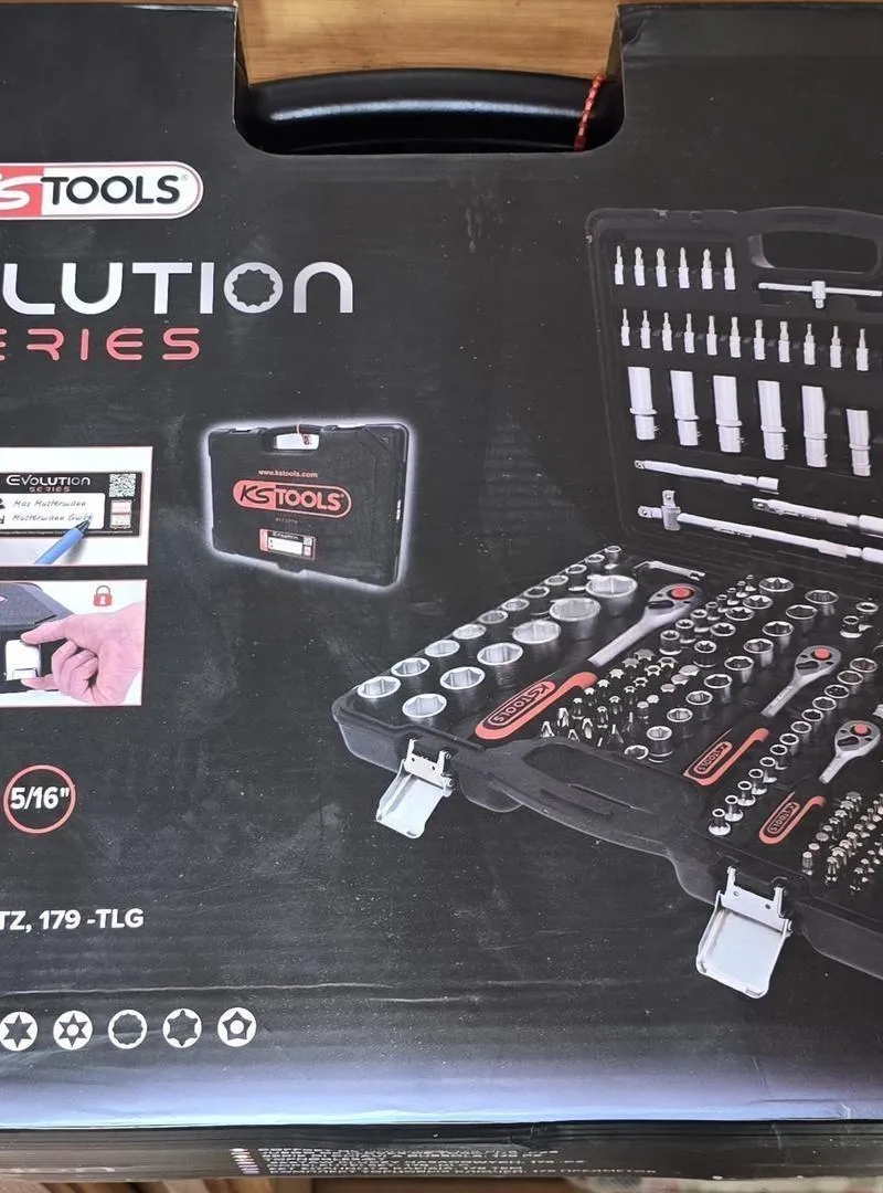 Caisse à outils, douilles et accessoires KSTools